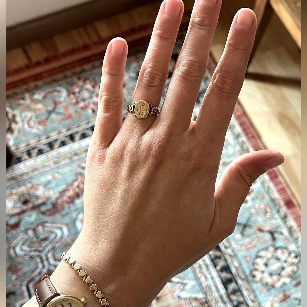 Antique Solid 14k Gold Cutie Floral Signet Ring